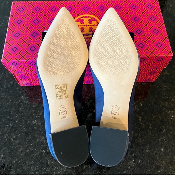 New Tory Burch Gigi Block Heel Pump, Navy Blue Satin, Crystal Embellished Logo - Picture 15 of 16